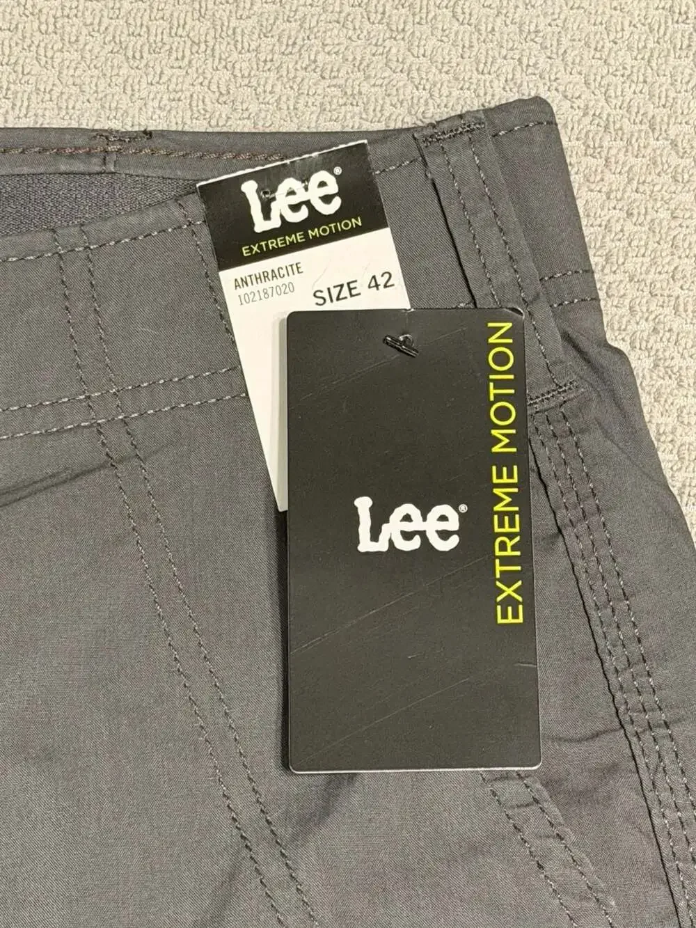 Lee Men's Extreme Motion Cargo Shorts in Anthracite, Size 42